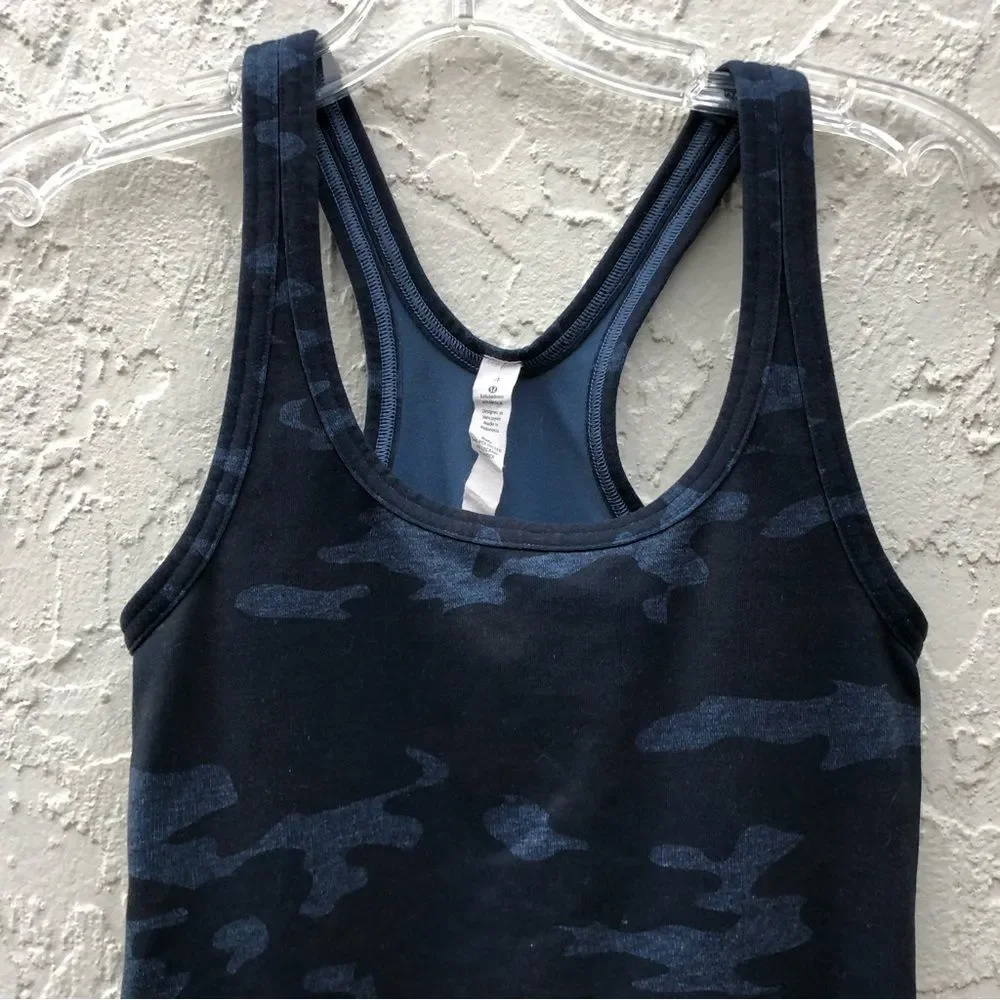 LULULEMON Blue Camo Racerback Tank Top Size 4 Athleisure Gym Loungewear_2